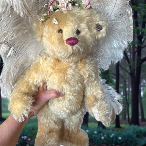 Annette Funicello "Whisper" Limited Edition 15” Mohair Bear - Picture 1 of 2